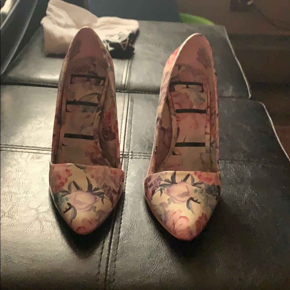 Elle Pumps